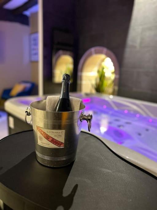 L'Etreinte, Gite De Charme Avec Jacuzzi Interieur Et Sauna Guéméné-sur-Scorff エクステリア 写真