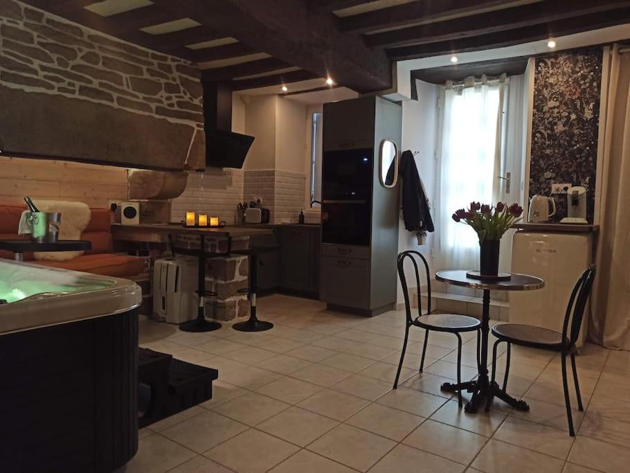 L'Etreinte, Gite De Charme Avec Jacuzzi Interieur Et Sauna Guéméné-sur-Scorff エクステリア 写真