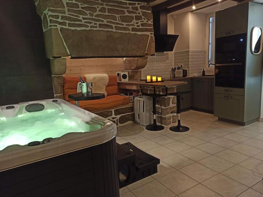 L'Etreinte, Gite De Charme Avec Jacuzzi Interieur Et Sauna Guéméné-sur-Scorff エクステリア 写真