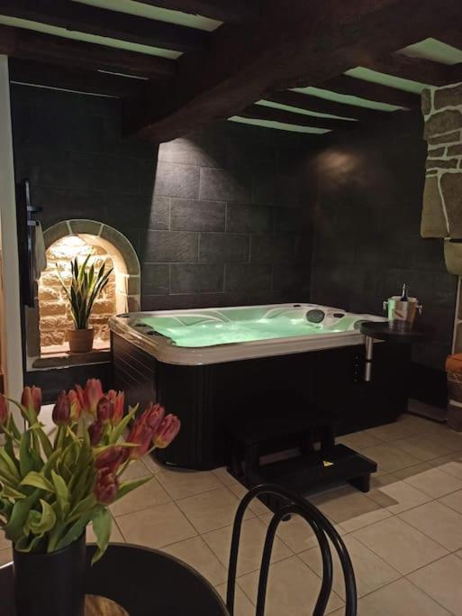 L'Etreinte, Gite De Charme Avec Jacuzzi Interieur Et Sauna Guéméné-sur-Scorff エクステリア 写真